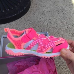 Carter’s Pink little girls sandals NWT (size 12T)